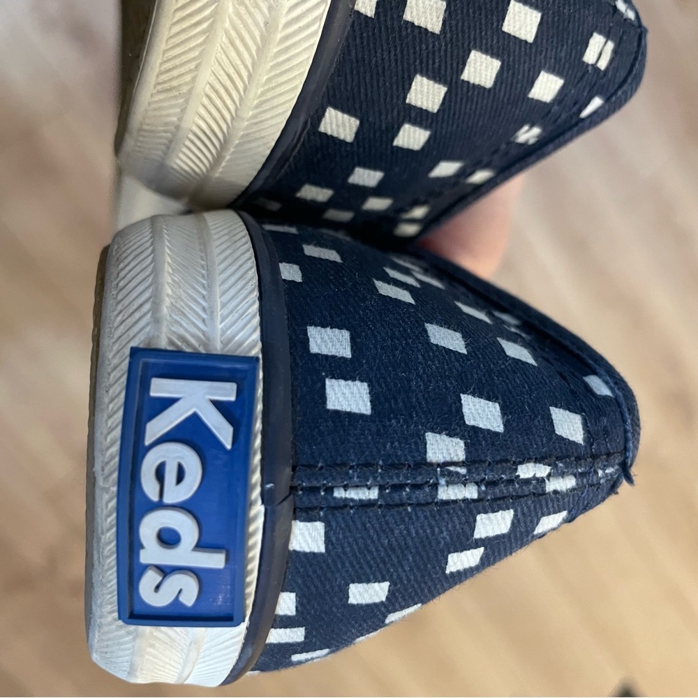 Size 10 women’s KEDS. EUC. Navy and white. Cute, casual shoe! Nautical vibes - Picture 4 of 7